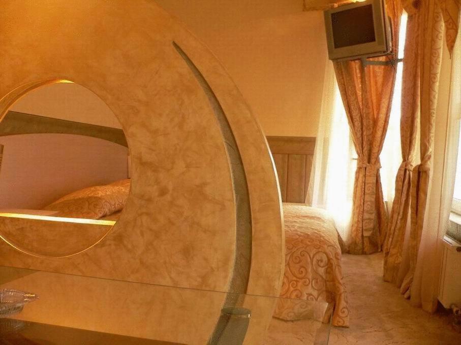 Hotel Dali Plovdiv Rum bild